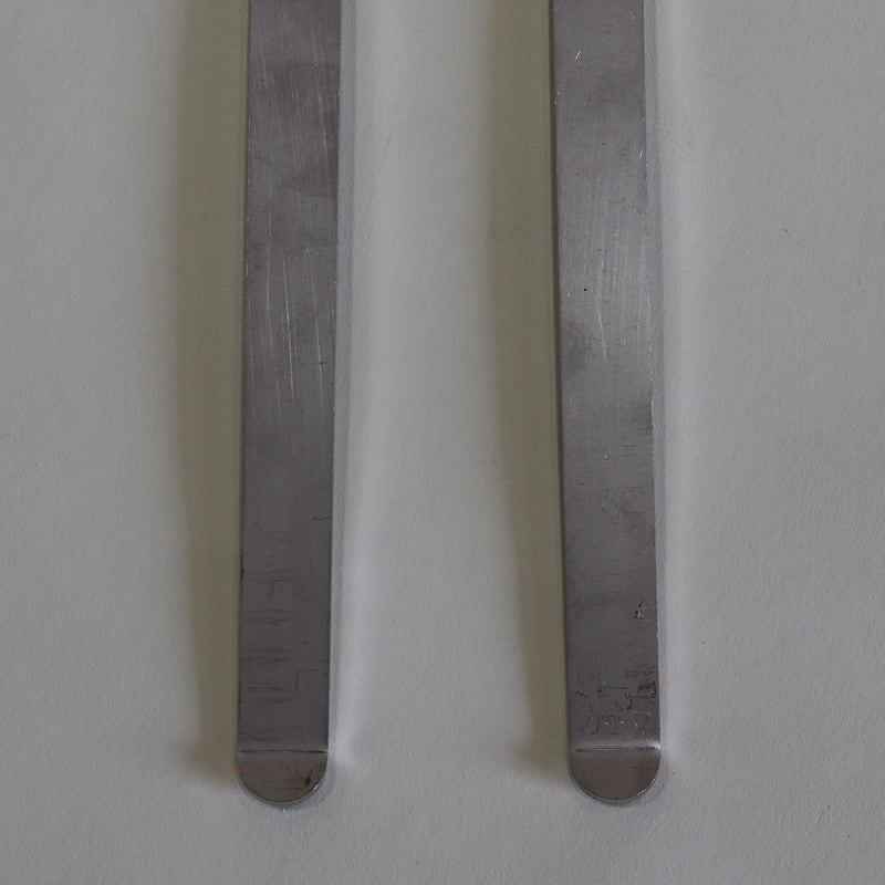bottom view of the lock bar assembly