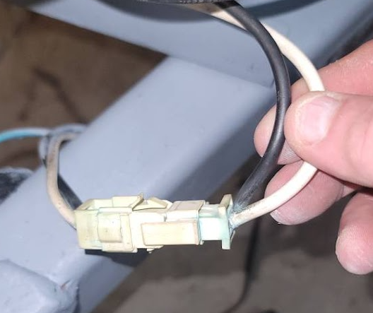 Battery Harness With A 40 Amp Breaker